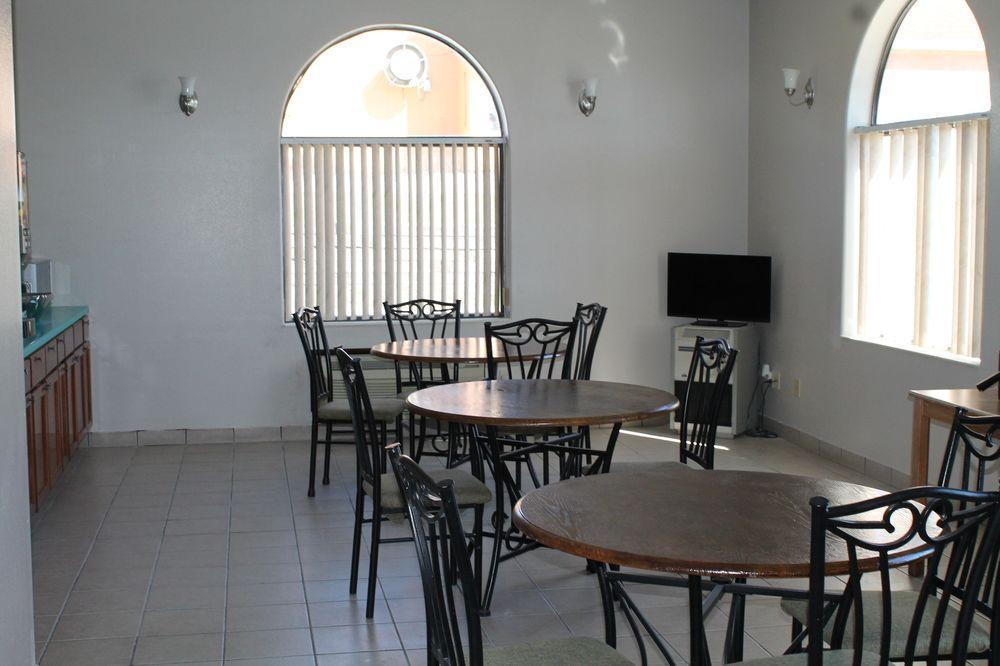 Red Oak Rodeway Inn מראה חיצוני תמונה
