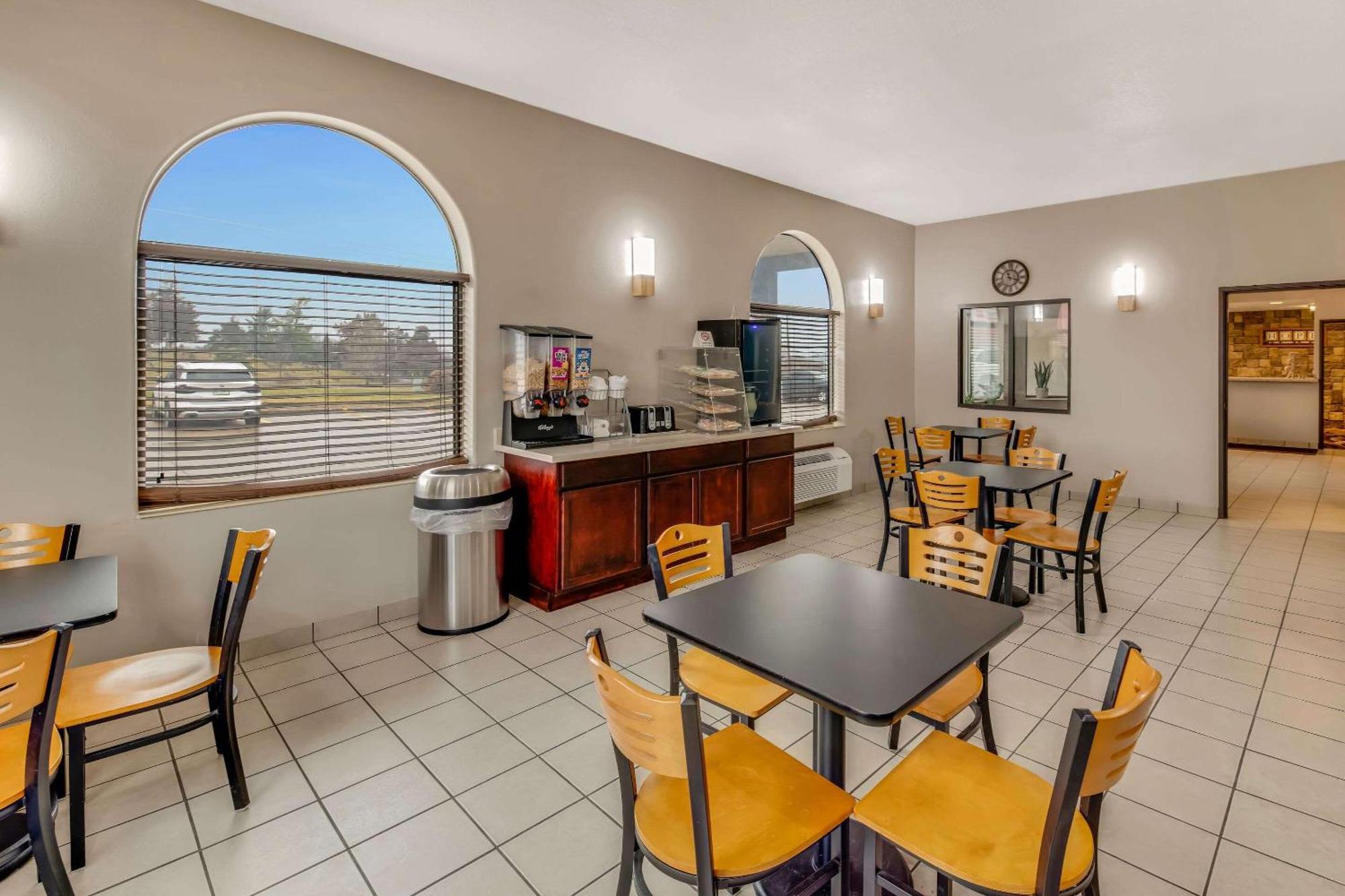 Red Oak Rodeway Inn מראה חיצוני תמונה
