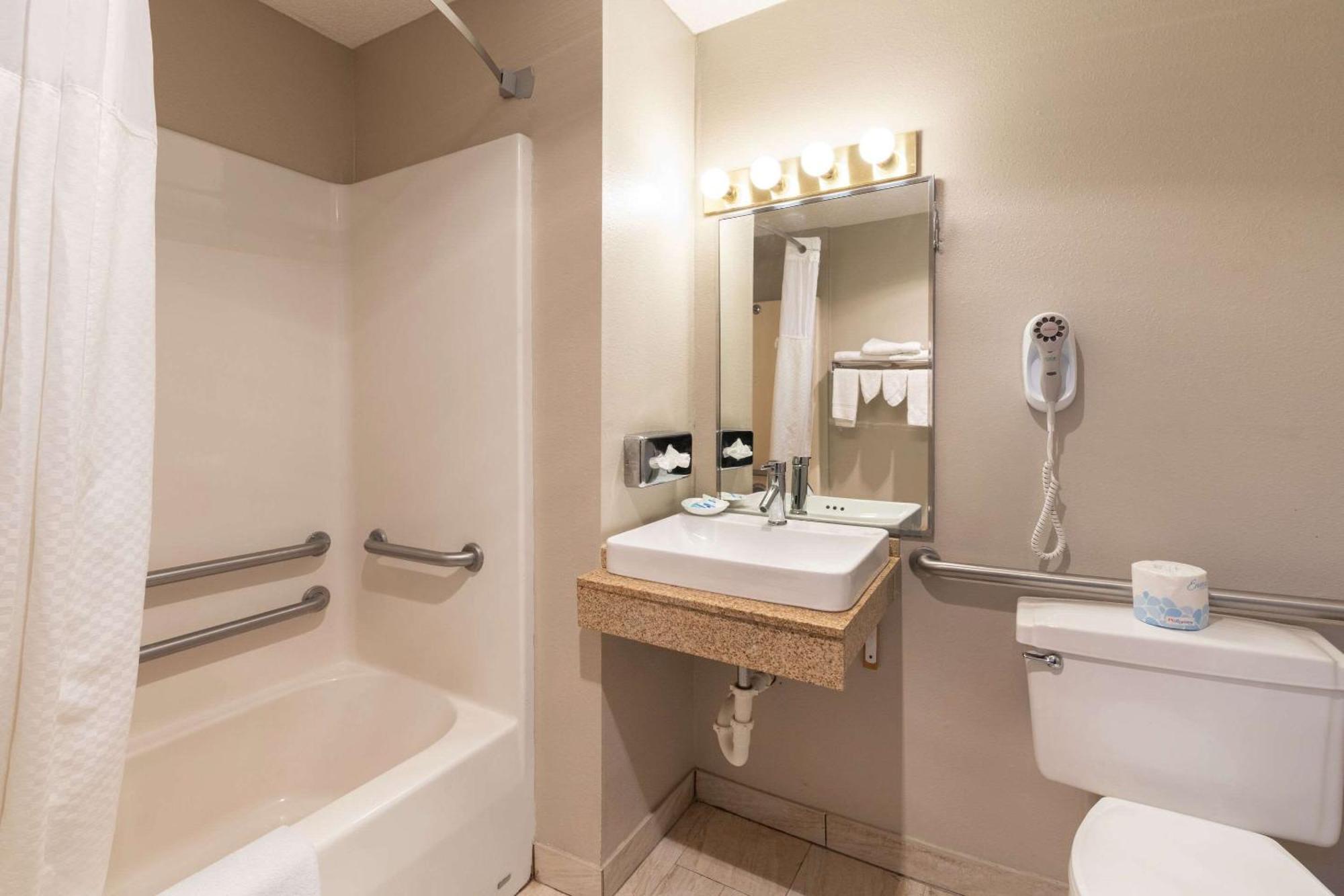 Red Oak Rodeway Inn מראה חיצוני תמונה