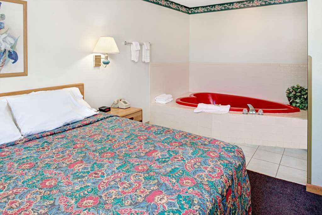 Red Oak Rodeway Inn חדר תמונה