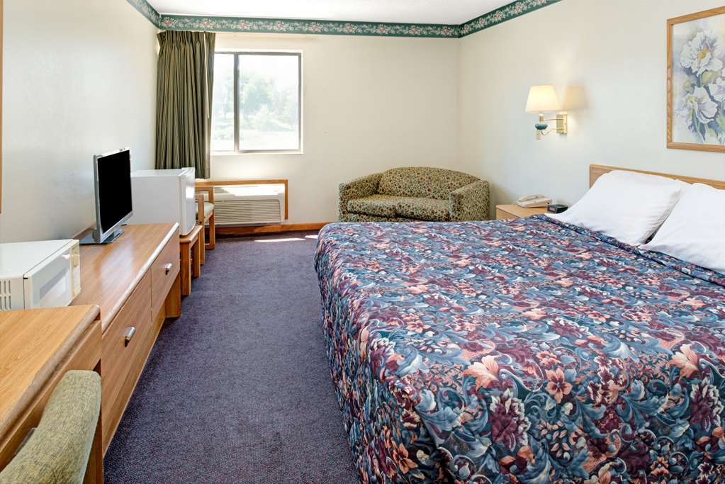 Red Oak Rodeway Inn חדר תמונה