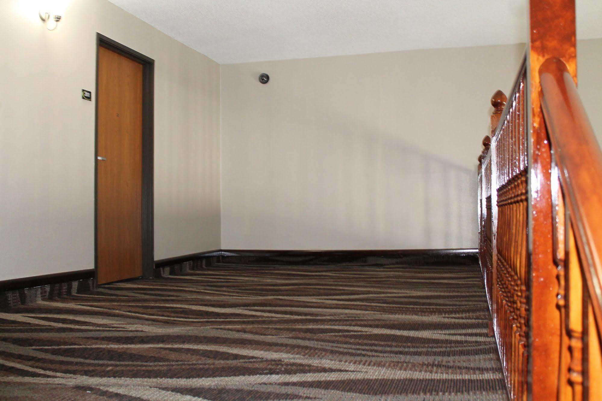 Red Oak Rodeway Inn מראה חיצוני תמונה